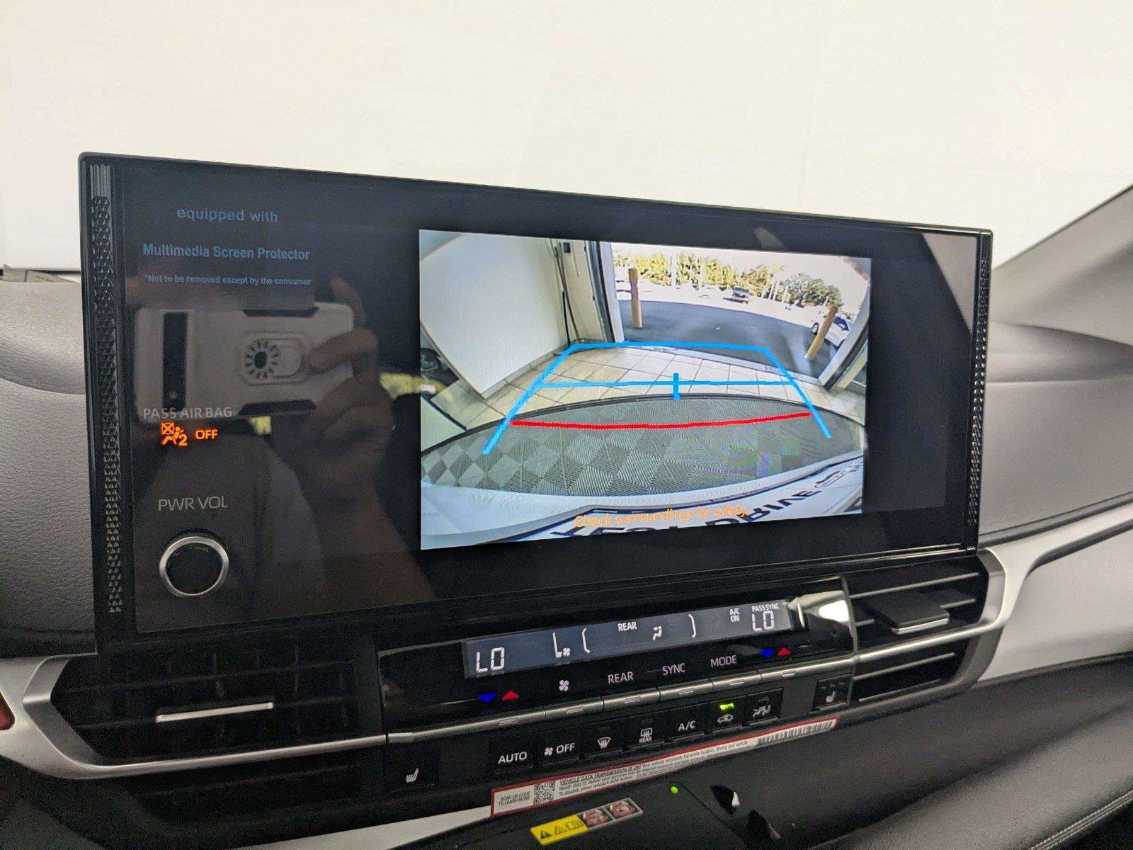 New 2026 Toyota Sienna XLE FWD image 17