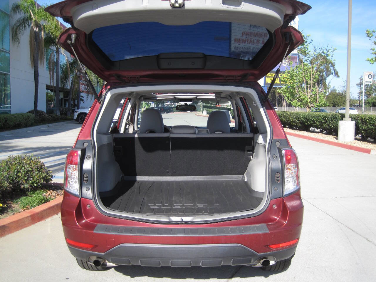 Used 2013 Subaru Forester 2.5X Premium w/ Popular Pkg 1 AWD/4WD image 16