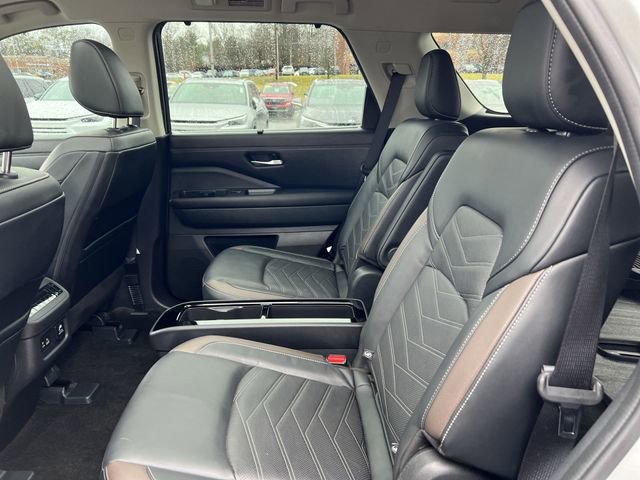 Used 2024 Nissan Pathfinder Platinum image 21