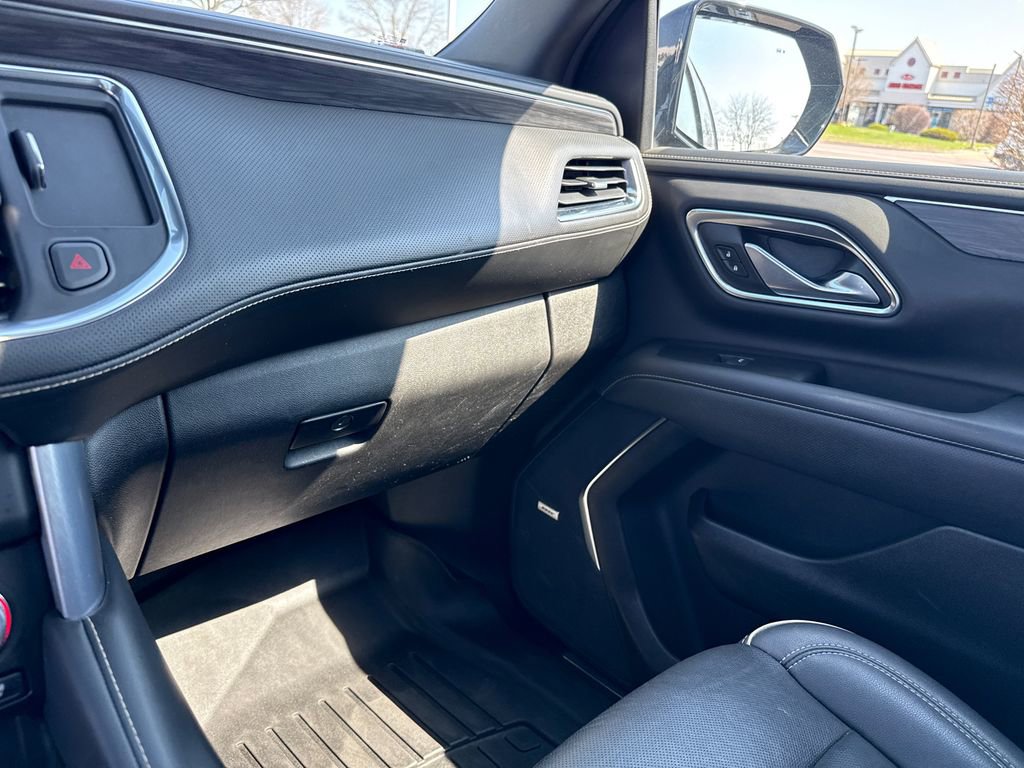 Used 2022 GMC Yukon XL SLT w/ SLT Premium Package image 29