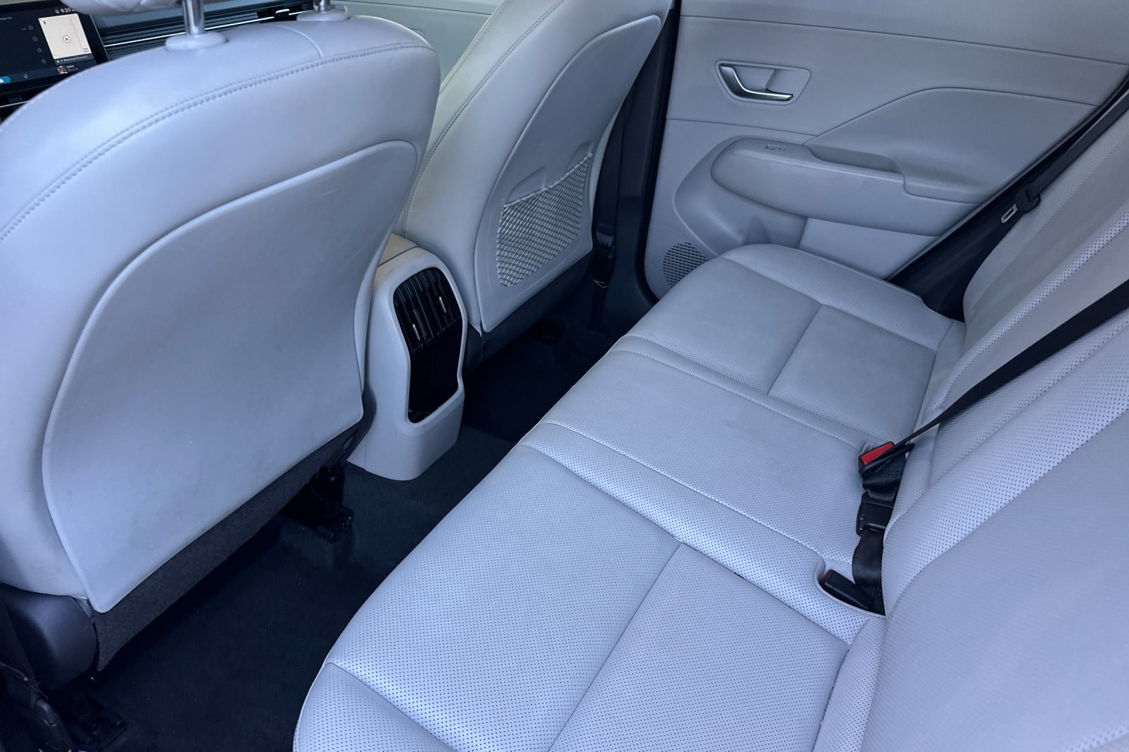 Used 2024 Hyundai Kona Limited FWD image 11