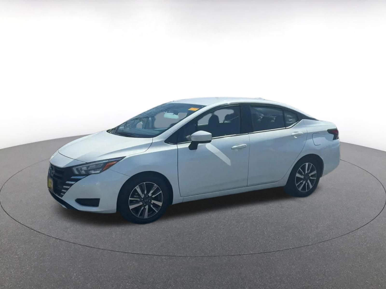 Used 2025 Nissan Versa SV image 8