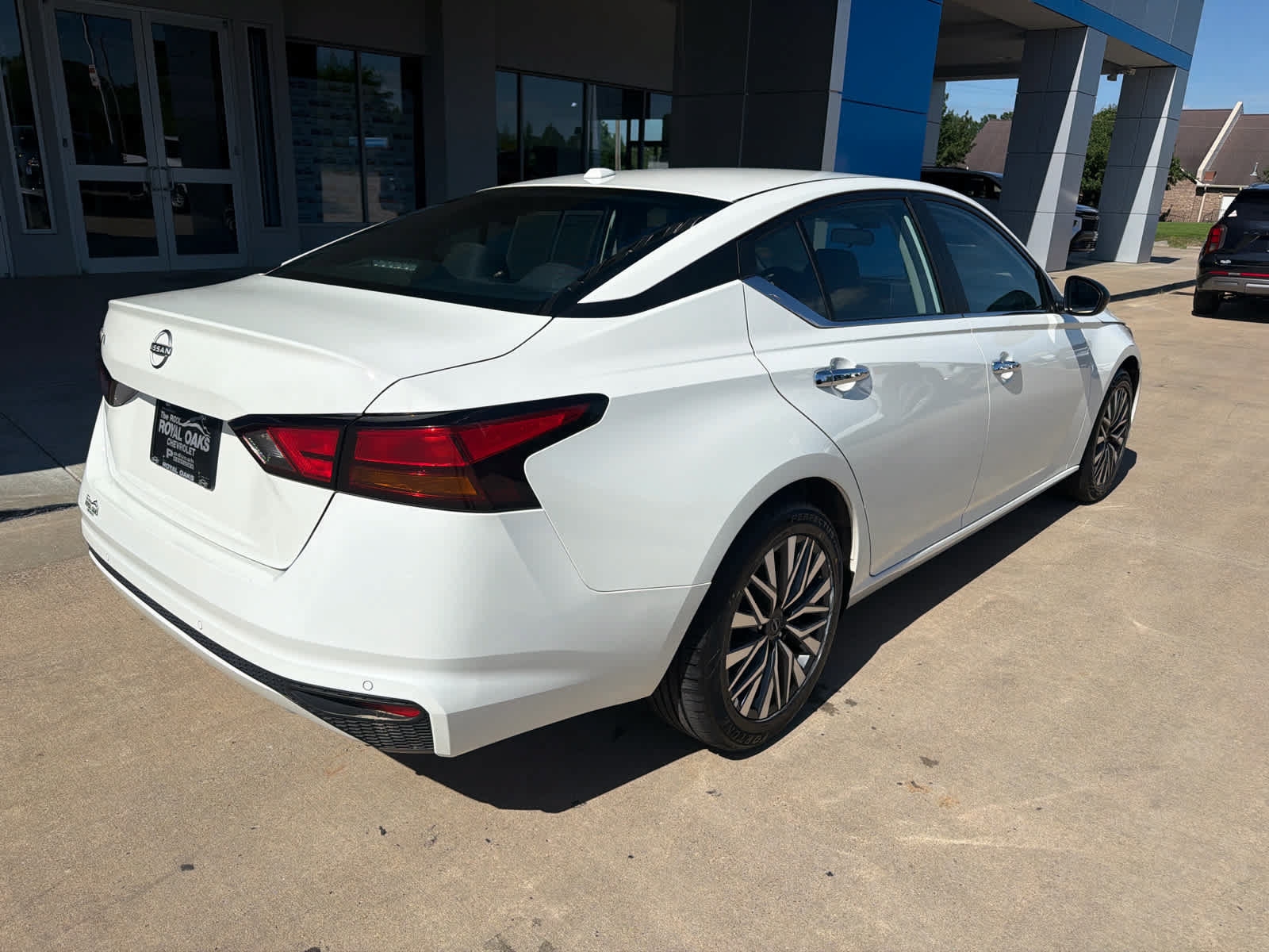Used 2025 Nissan Altima 2.5 SV FWD image 7