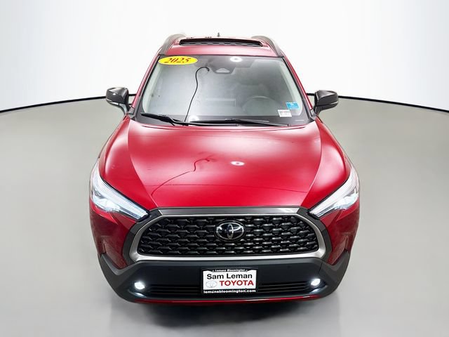 Used 2025 Toyota Corolla Cross XLE w/ Convenience Package FWD image 2