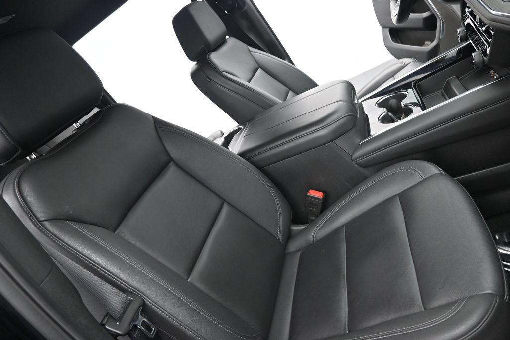 Used 2025 Chevrolet Suburban LT AWD/4WD image 11