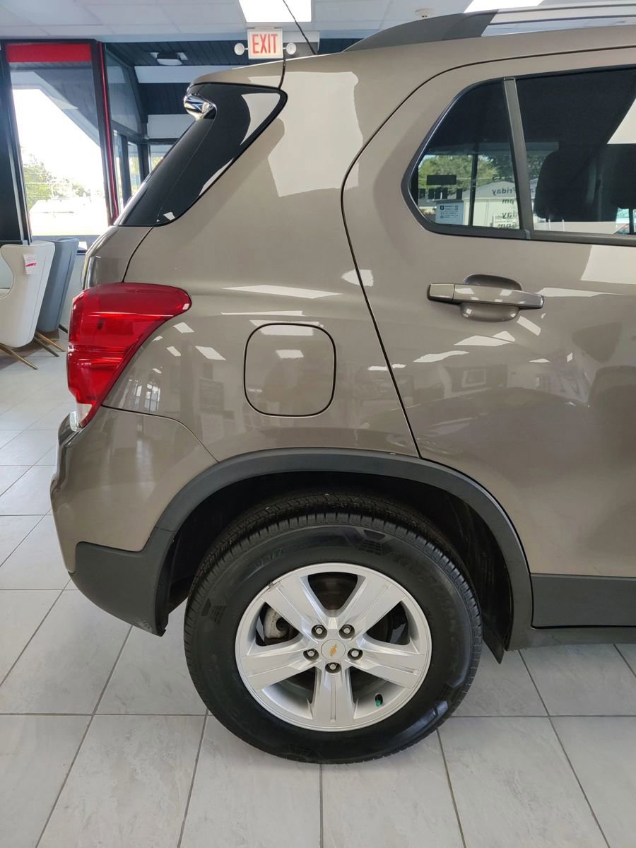 Used 2021 Chevrolet Trax LT w/ LT Convenience Package AWD/4WD image 7