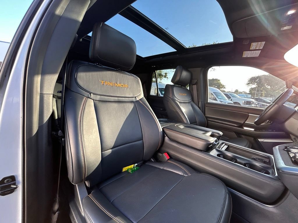 Used 2025 Ford Expedition Tremor AWD/4WD image 28