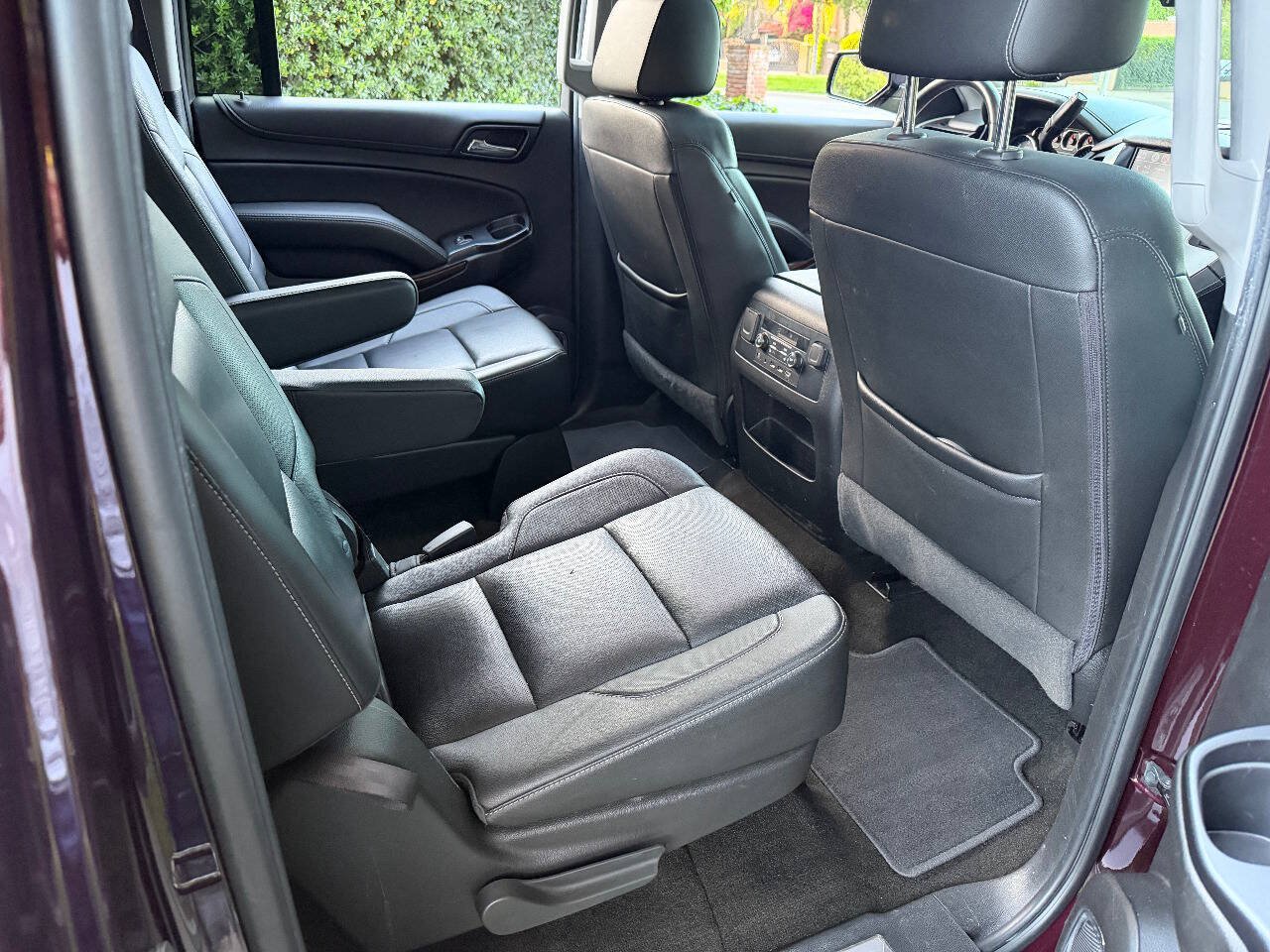 Used 2017 GMC Yukon XL SLT w/ Open Road Package AWD/4WD image 29