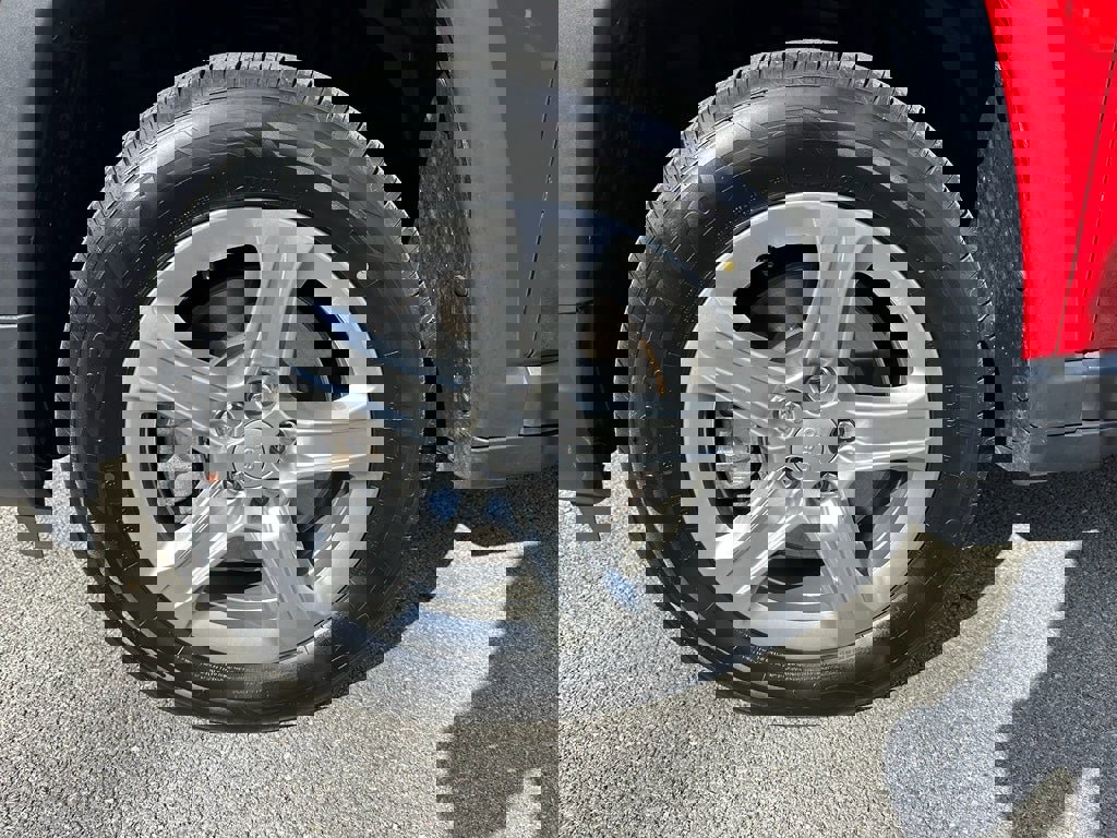 Used 2024 Jeep Compass Latitude image 34