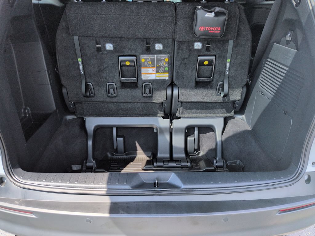 Certified 2025 Toyota Sienna XLE Woodland Edition AWD/4WD image 23