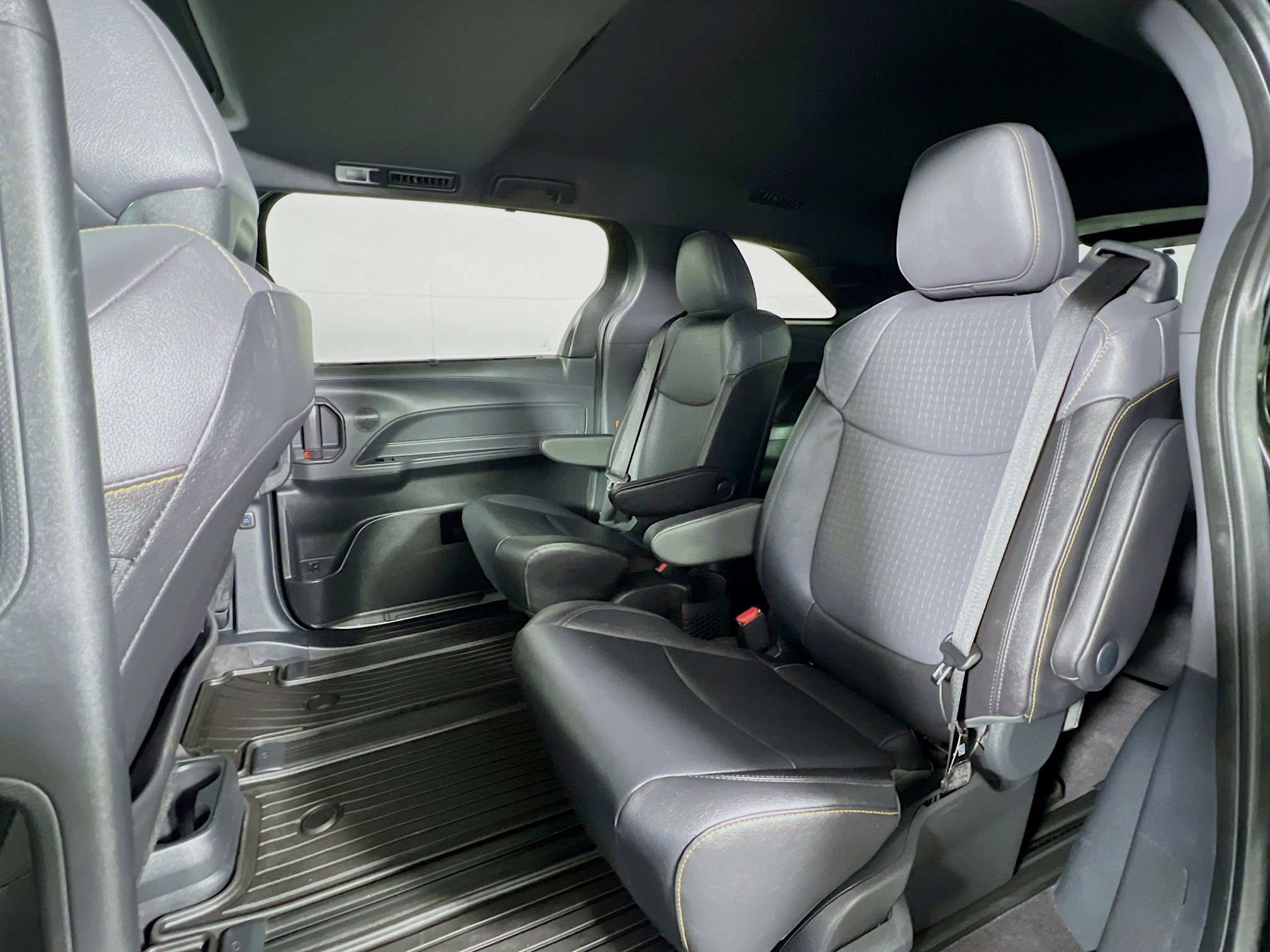 Certified 2024 Toyota Sienna XLE Woodland Edition image 22