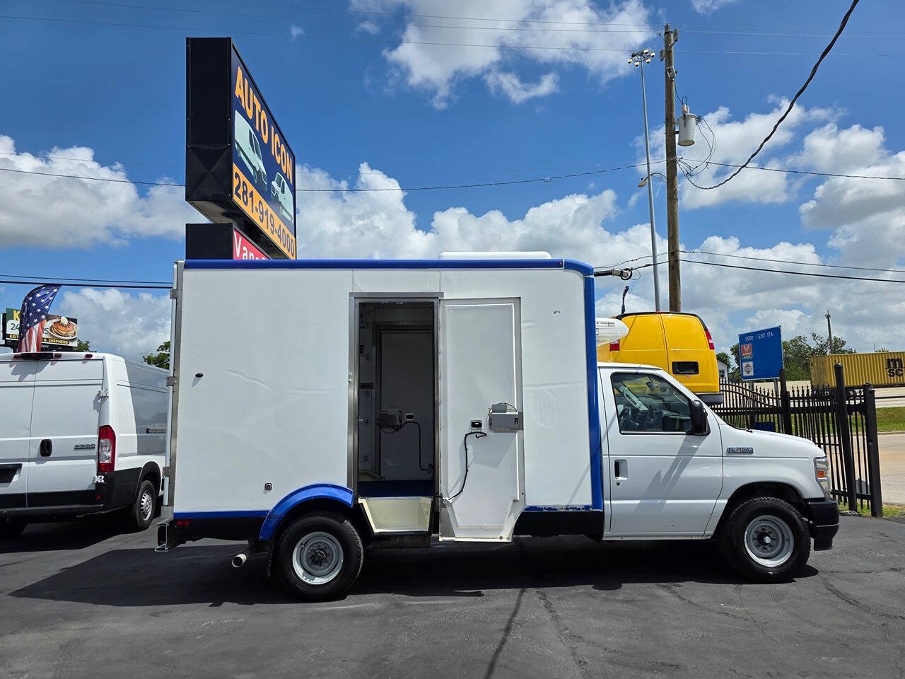 Used 2023 Ford E-350 and Econoline 350 Super Duty w/ Power Windows & Locks Group RWD image 4