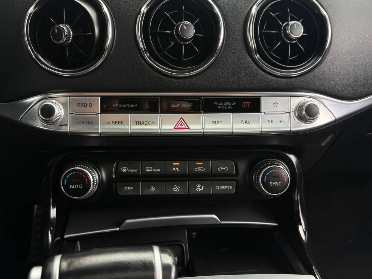 Used 2020 Kia Stinger GT1 AWD/4WD image 11