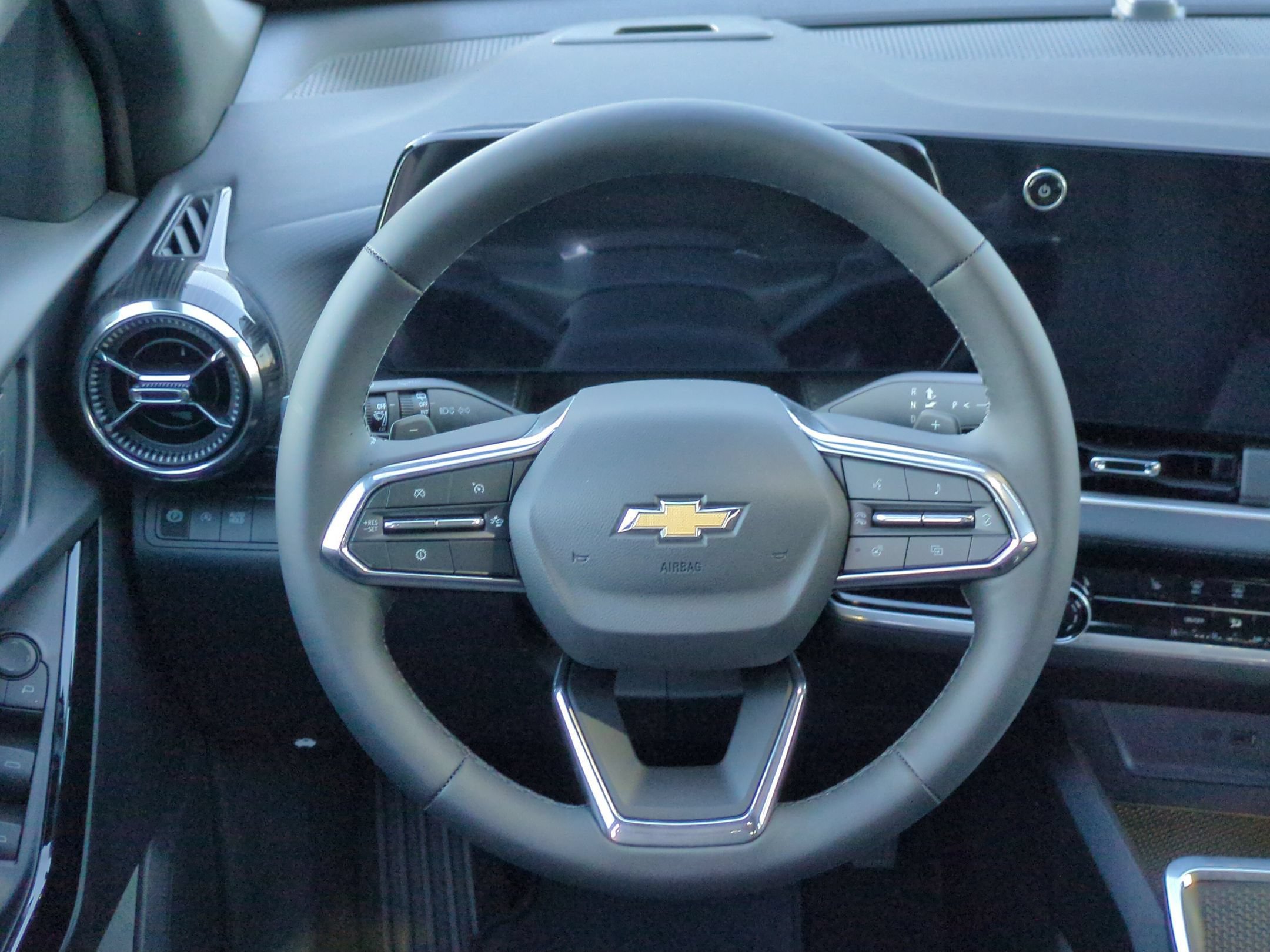 Used 2027 Chevrolet Equinox LT w/ Safety and Technology Package FWD image 13