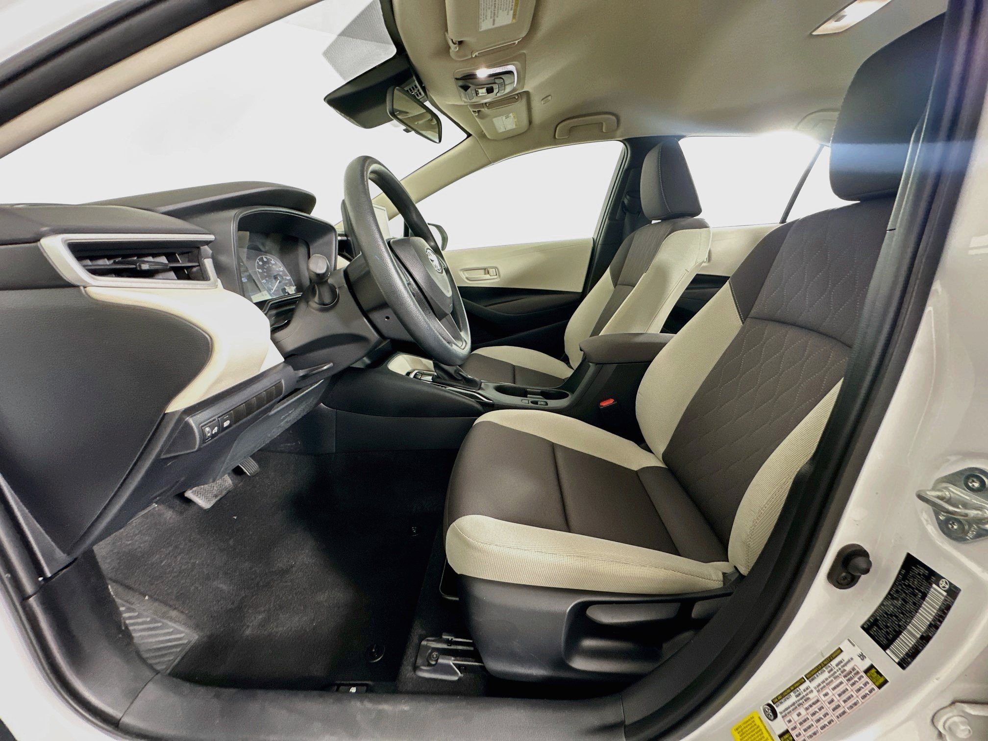 Used 2024 Toyota Corolla LE FWD image 13