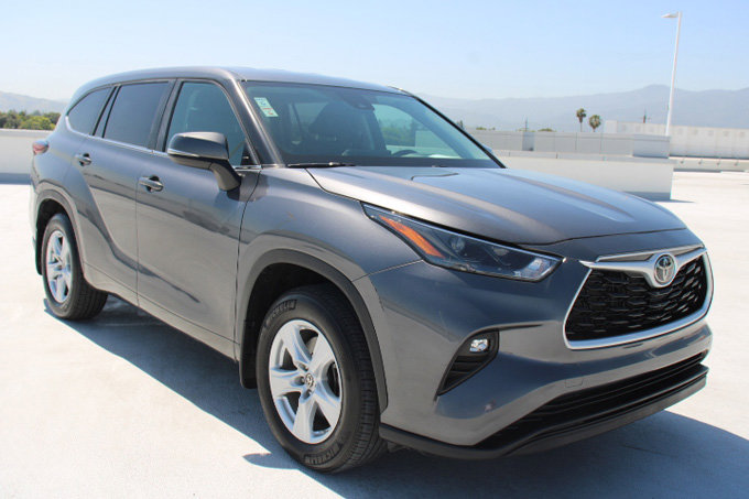 Certified 2024 Toyota Highlander LE AWD/4WD image 2