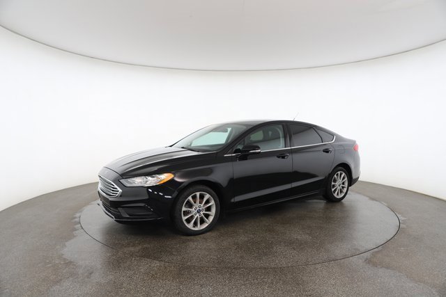 Used 2017 Ford Fusion SE image 3