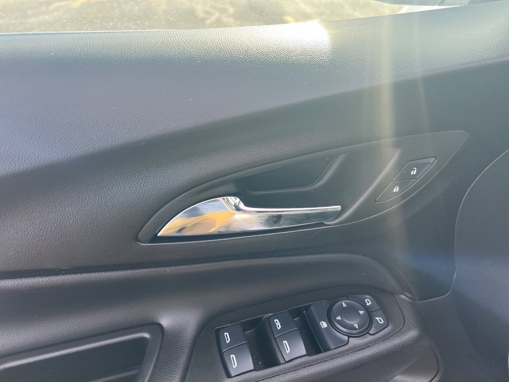 Used 2024 Chevrolet Equinox LT image 11
