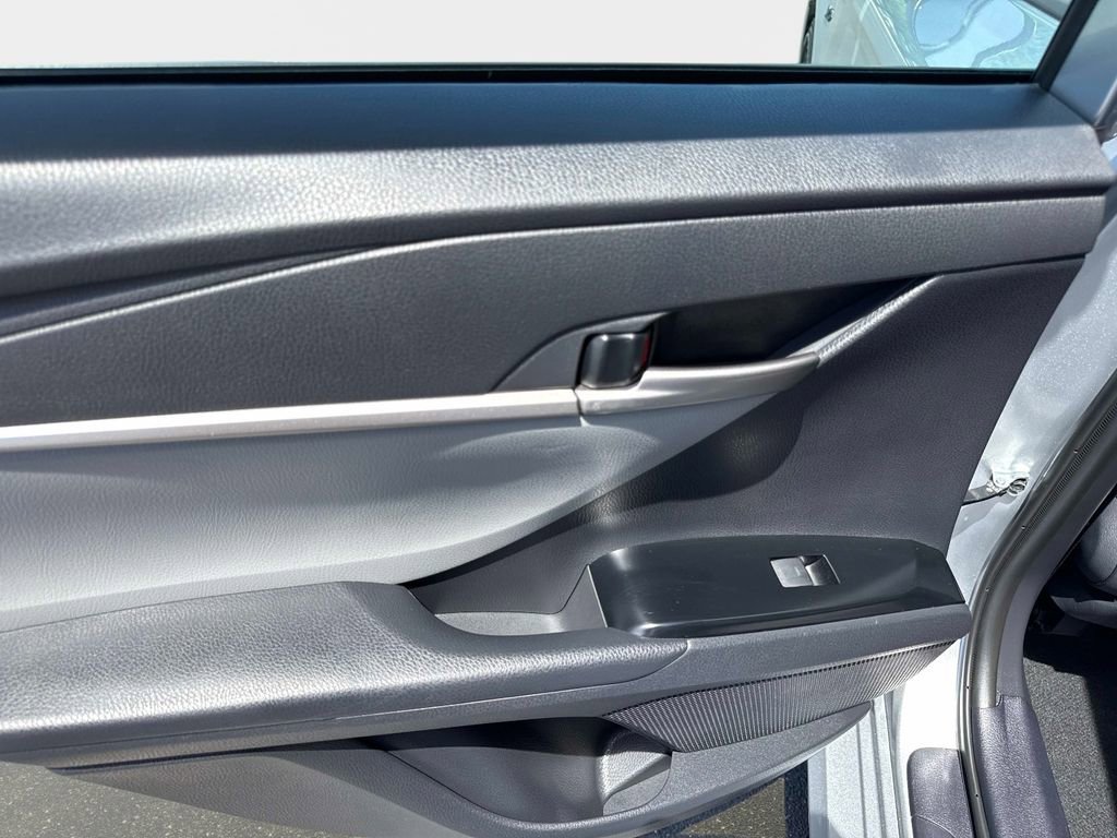 Used 2025 Toyota Camry LE image 12