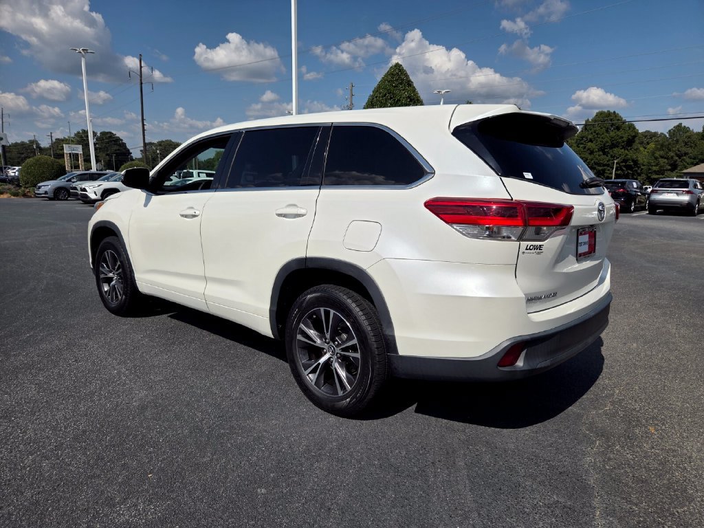 Used 2018 Toyota Highlander LE FWD image 8