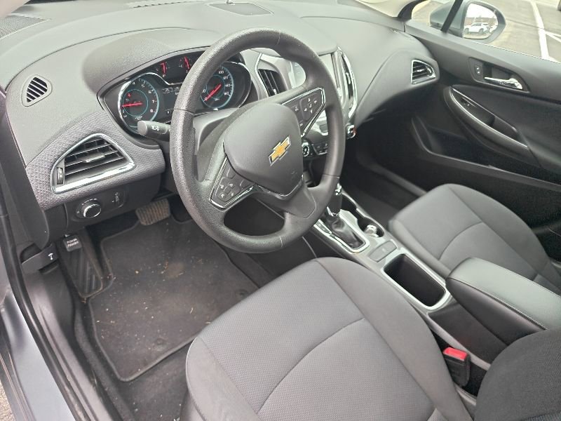 Used 2018 Chevrolet Cruze LT w/ Convenience Package image 8