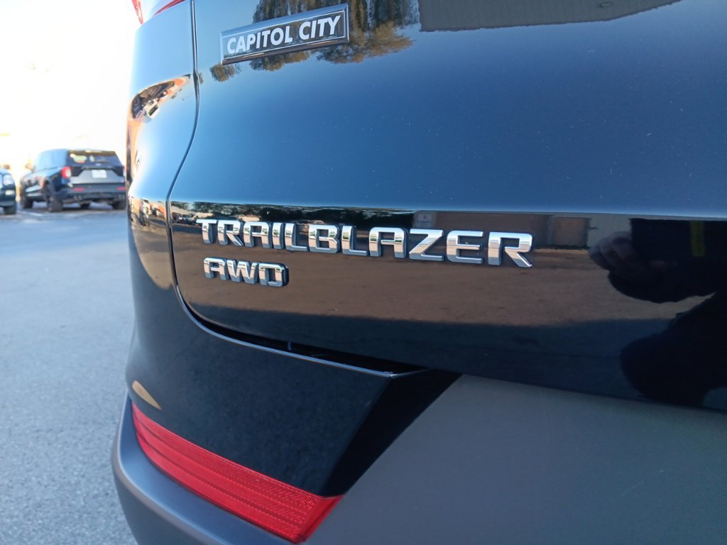 Used 2025 Chevrolet TrailBlazer LT AWD/4WD image 6