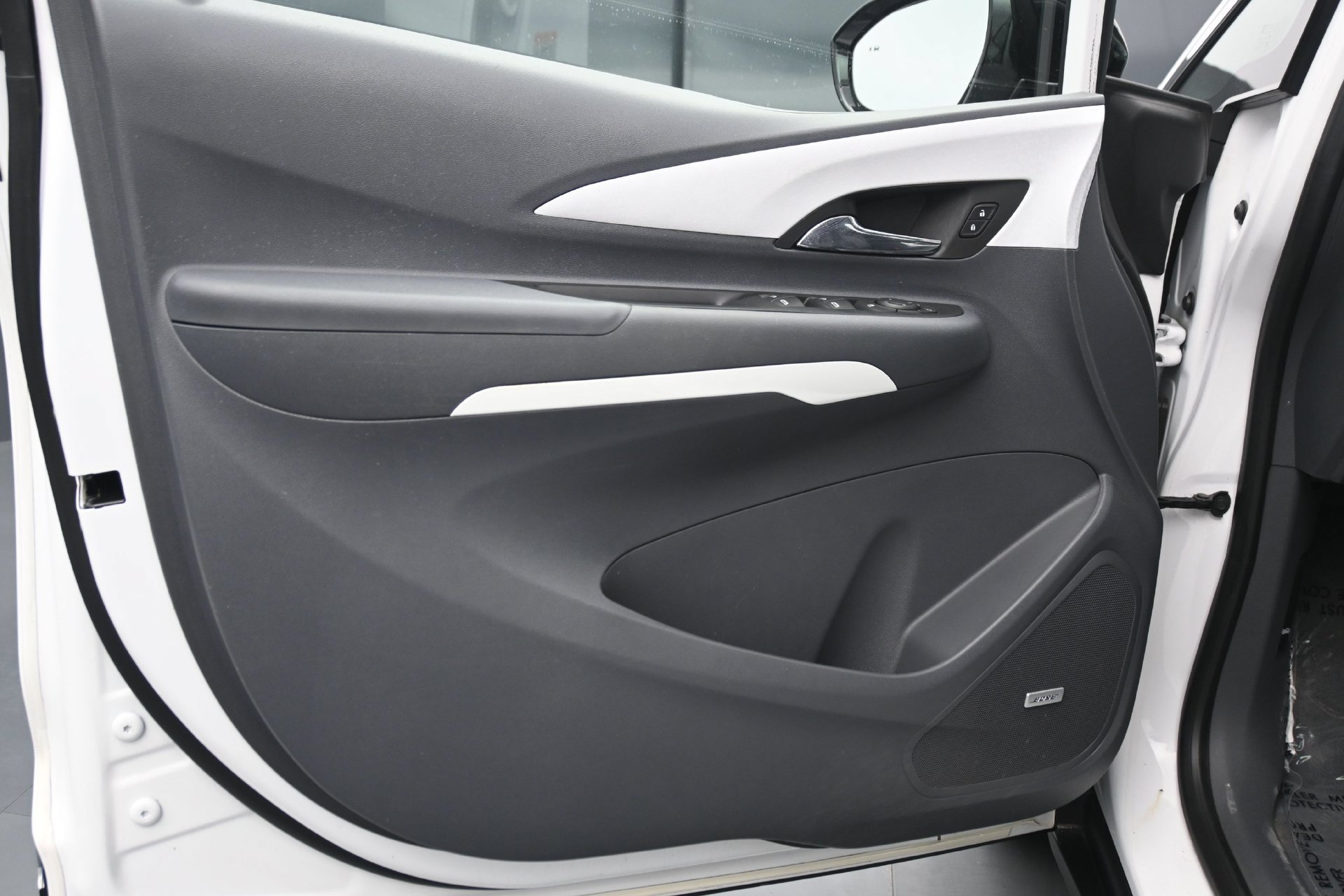 Used 2019 Chevrolet Bolt Premier w/ Infotainment Package FWD image 17