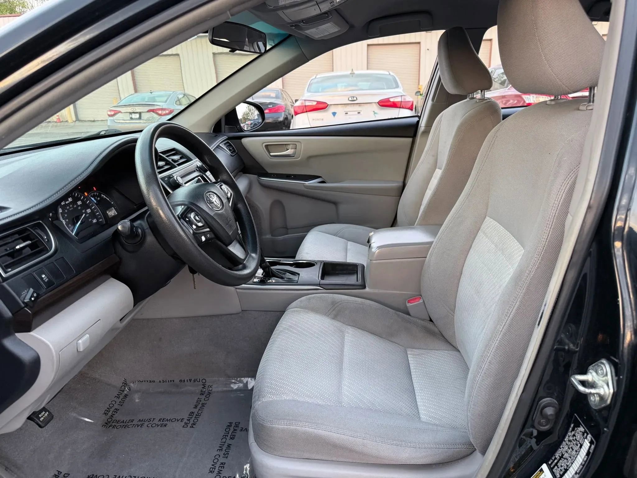 Used 2015 Toyota Camry LE image 2