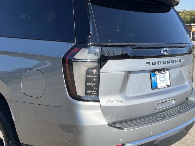 Certified 2025 Chevrolet Suburban LT w/ Comfort Package AWD/4WD image 11
