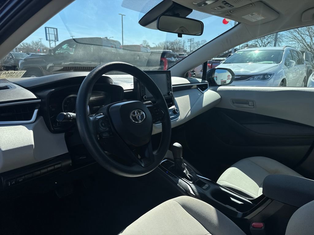 Used 2022 Toyota Corolla LE FWD image 13