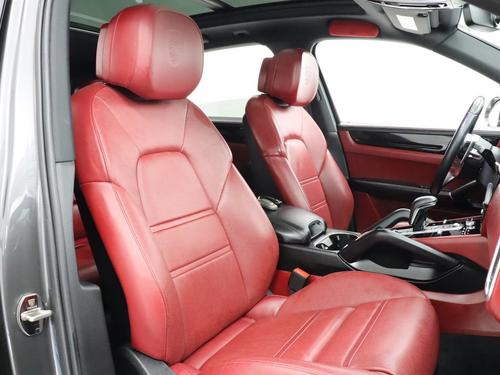 Used 2023 Porsche Cayenne AWD/4WD image 32