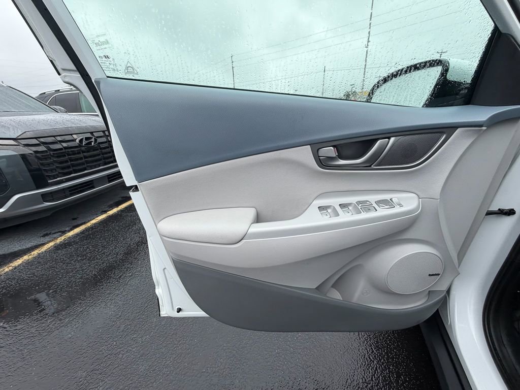 Used 2021 Hyundai Kona Ultimate FWD image 9