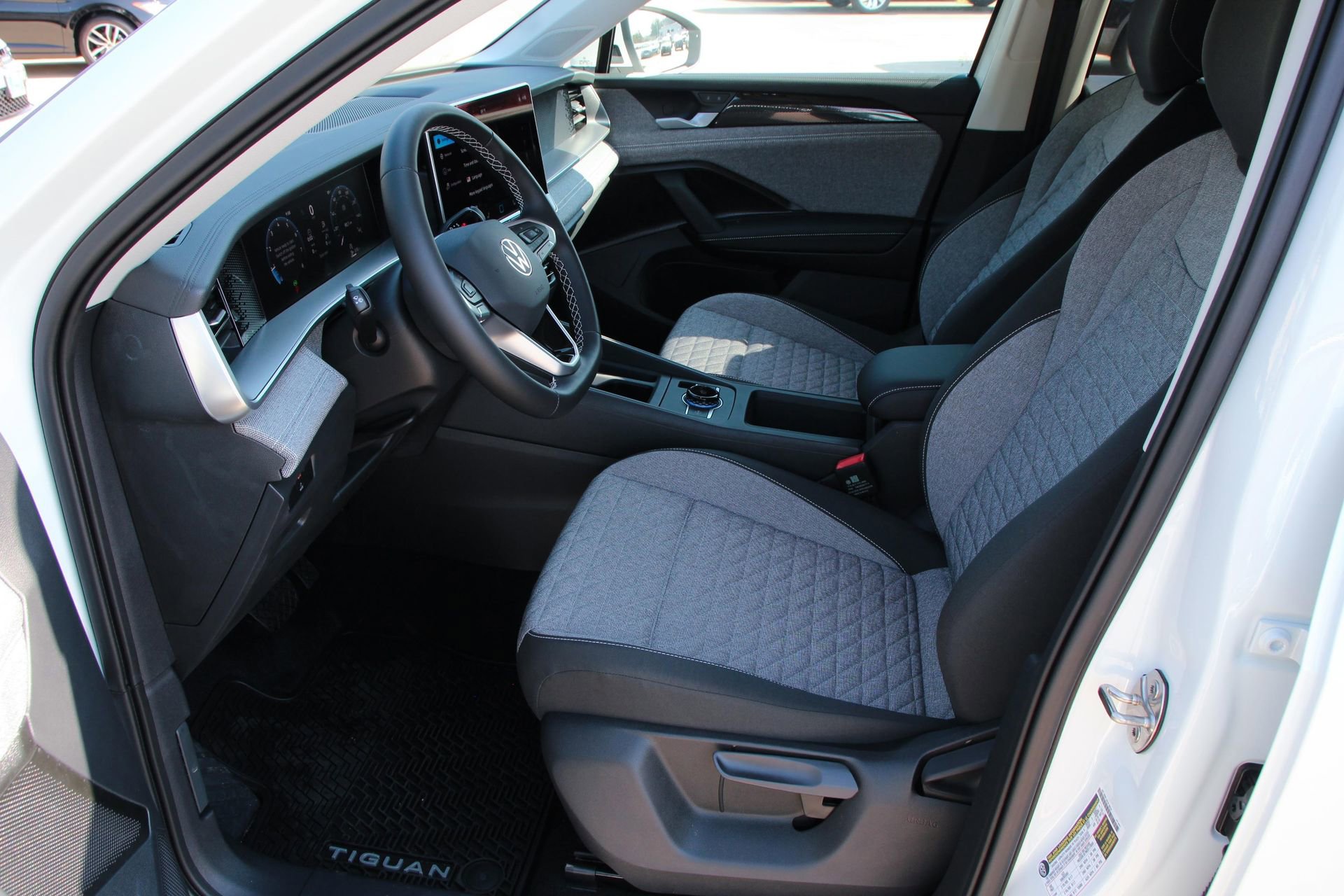 Certified 2025 Volkswagen Tiguan S FWD image 9