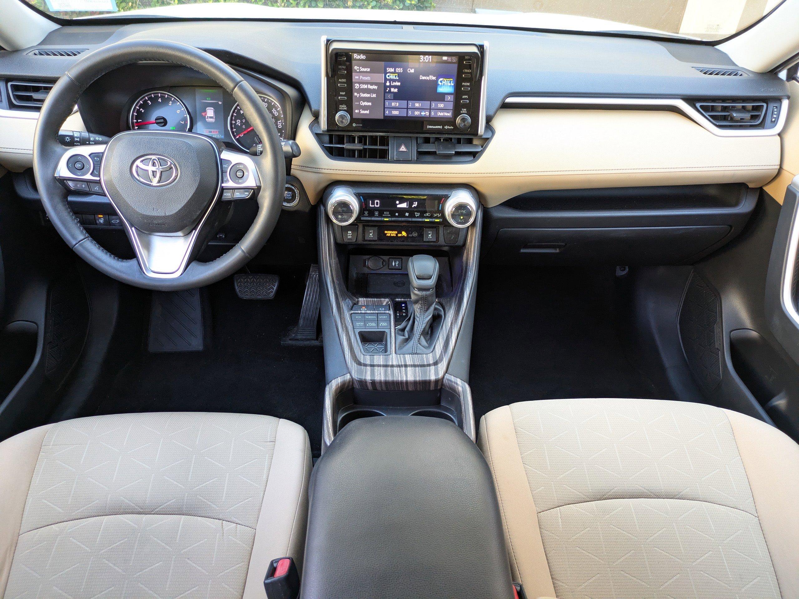 Used 2019 Toyota RAV4 XLE w/ Convenience Package image 11