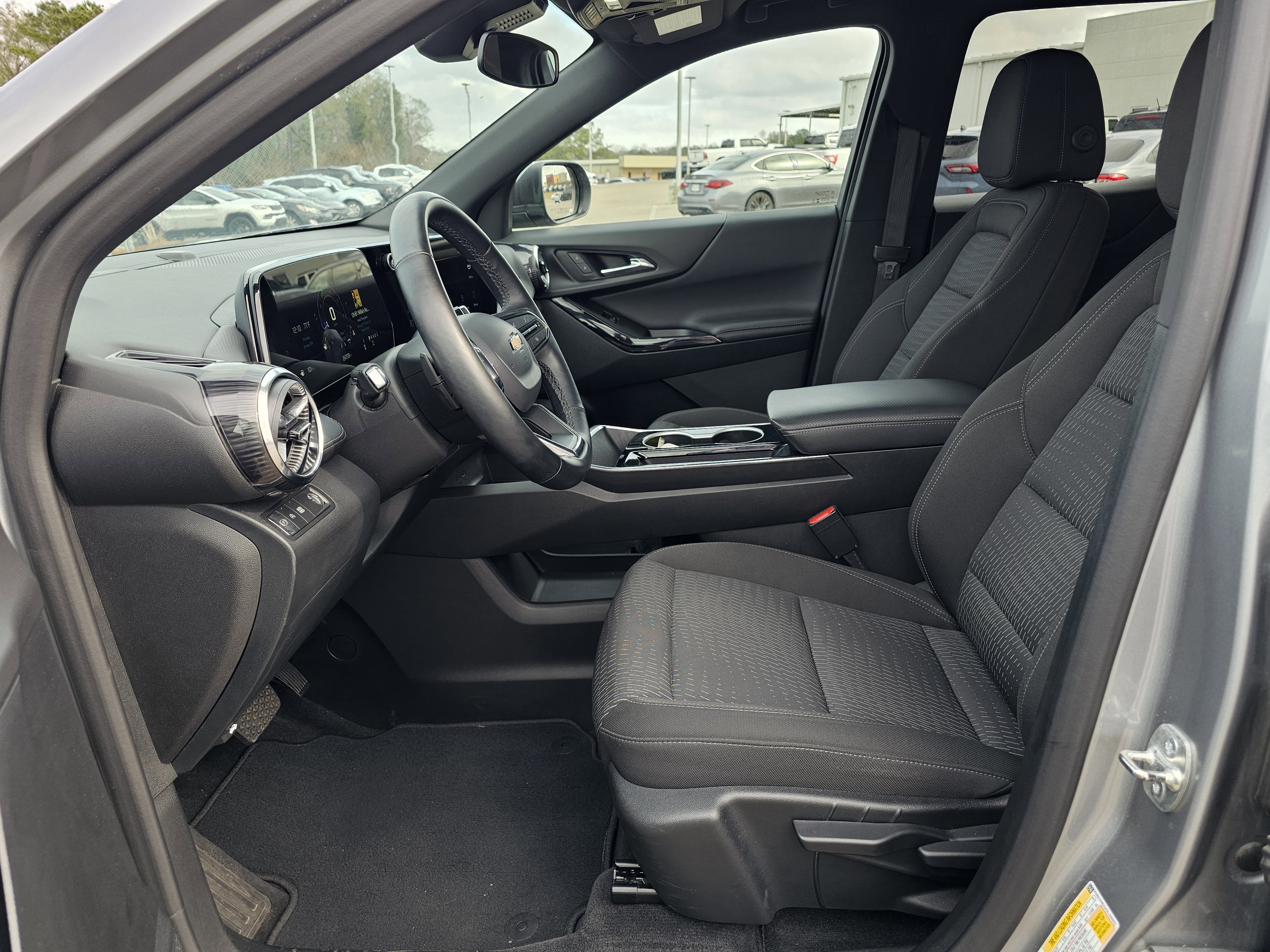 Used 2025 Chevrolet Equinox LT image 16