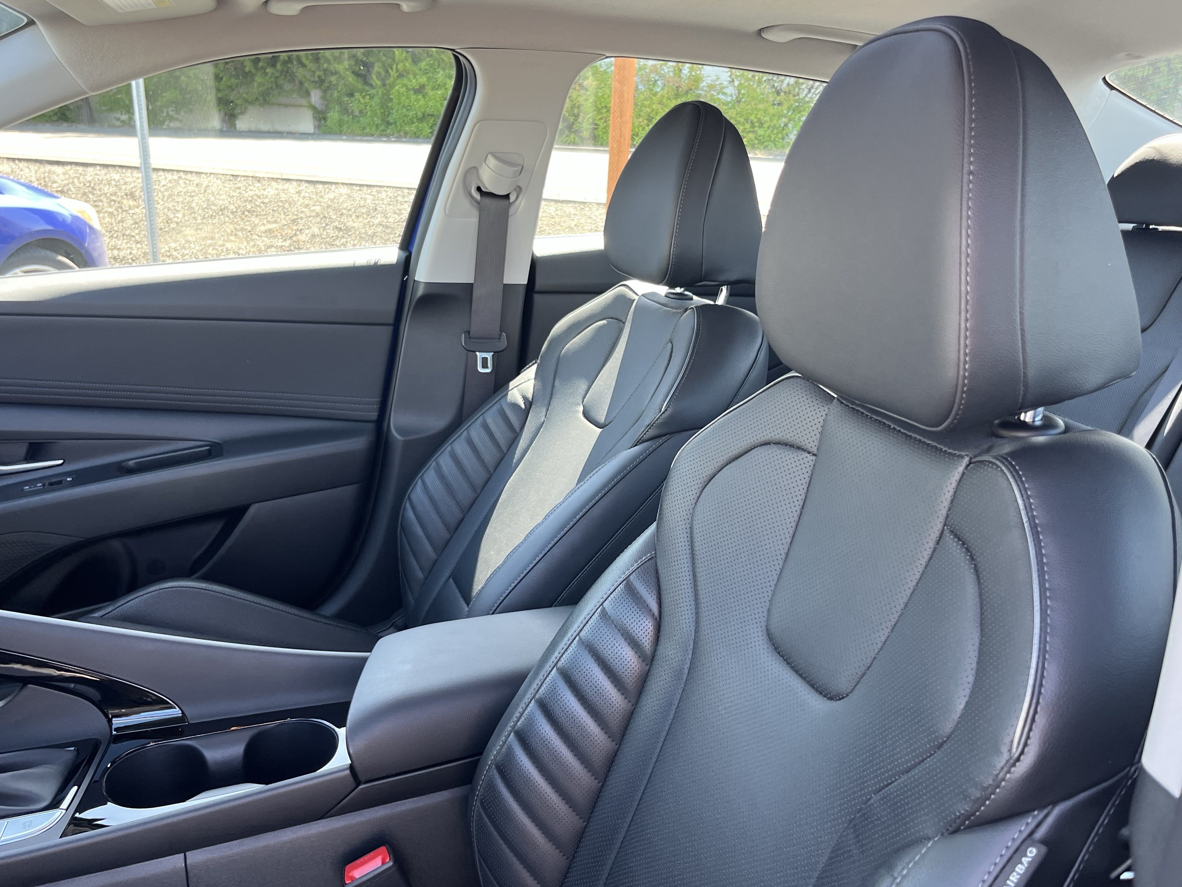 Certified 2025 Hyundai Elantra Limited FWD image 18