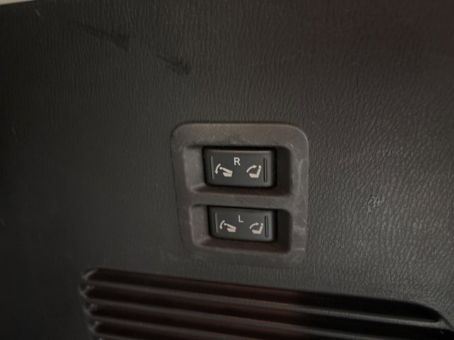 Used 2017 Nissan Armada Platinum w/ Interior Lighting Package image 9