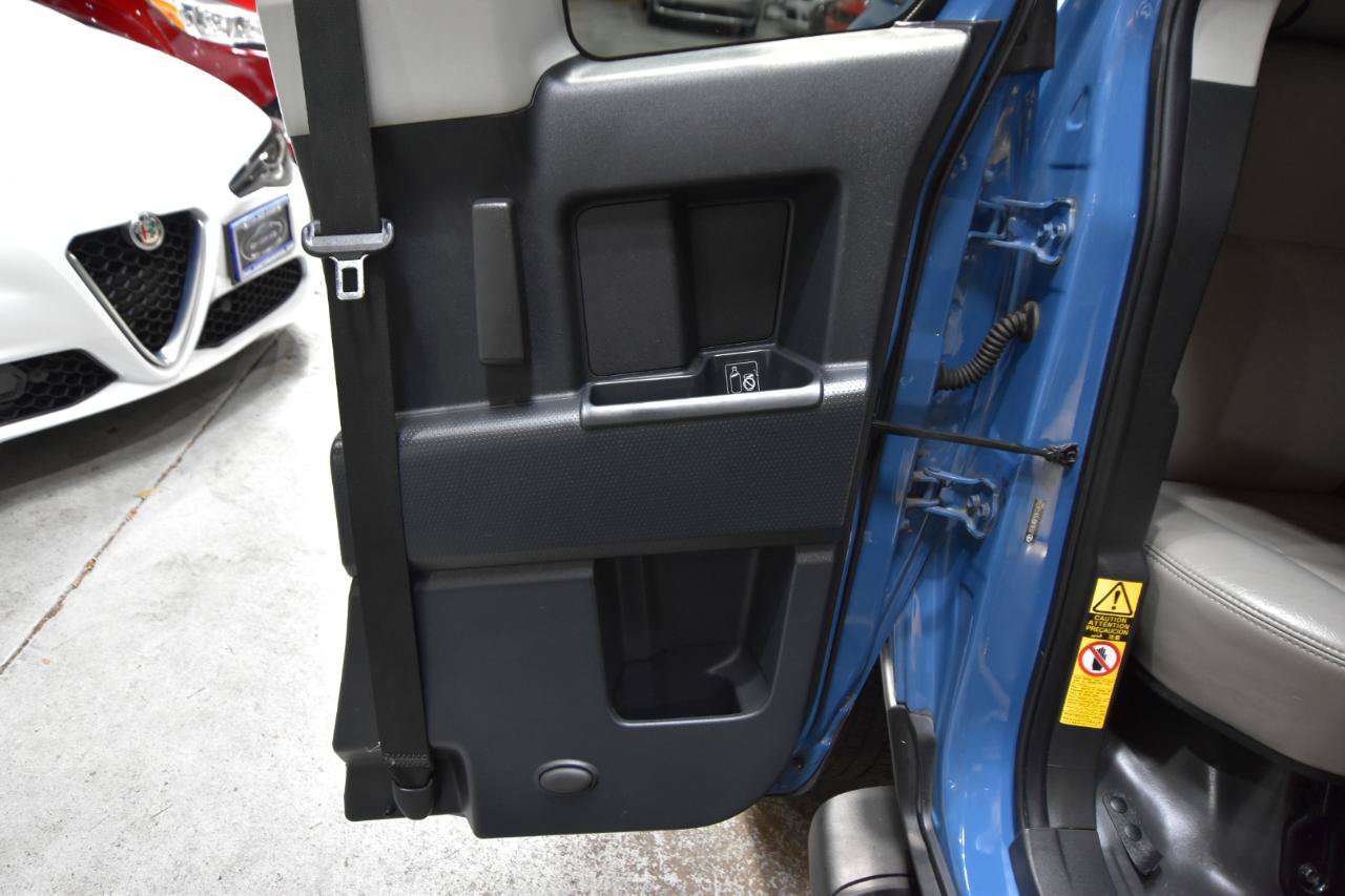 Used 2012 Toyota FJ Cruiser 4WD w/ Convenience Pkg image 39