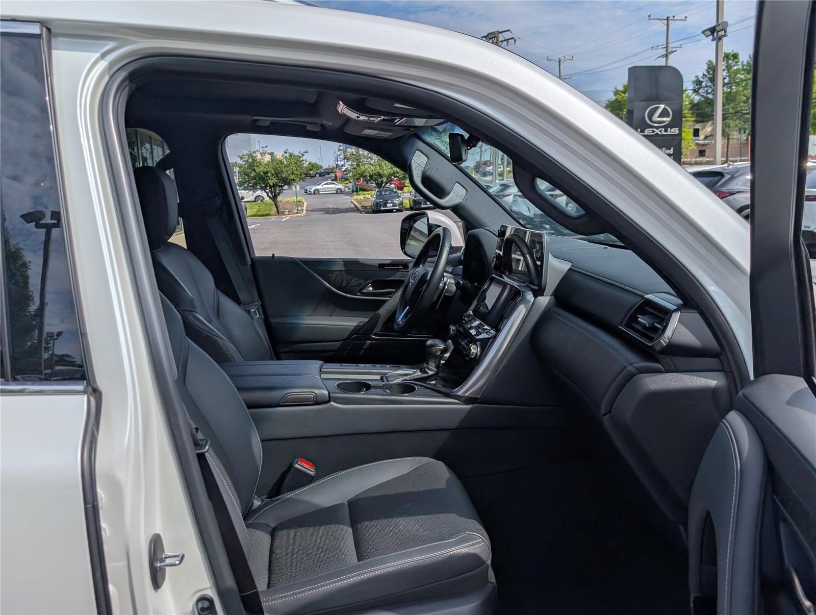 Used 2023 Lexus LX 600 4WD w/ Interior Upgrade Package image 11