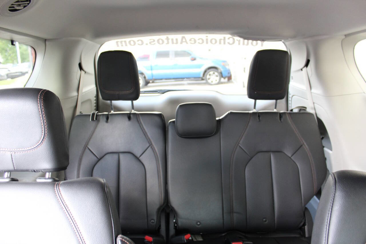 Used 2018 Chrysler Pacifica Touring-L Plus image 21