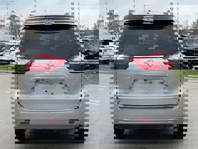 Used 2015 Toyota Sienna LE image 5