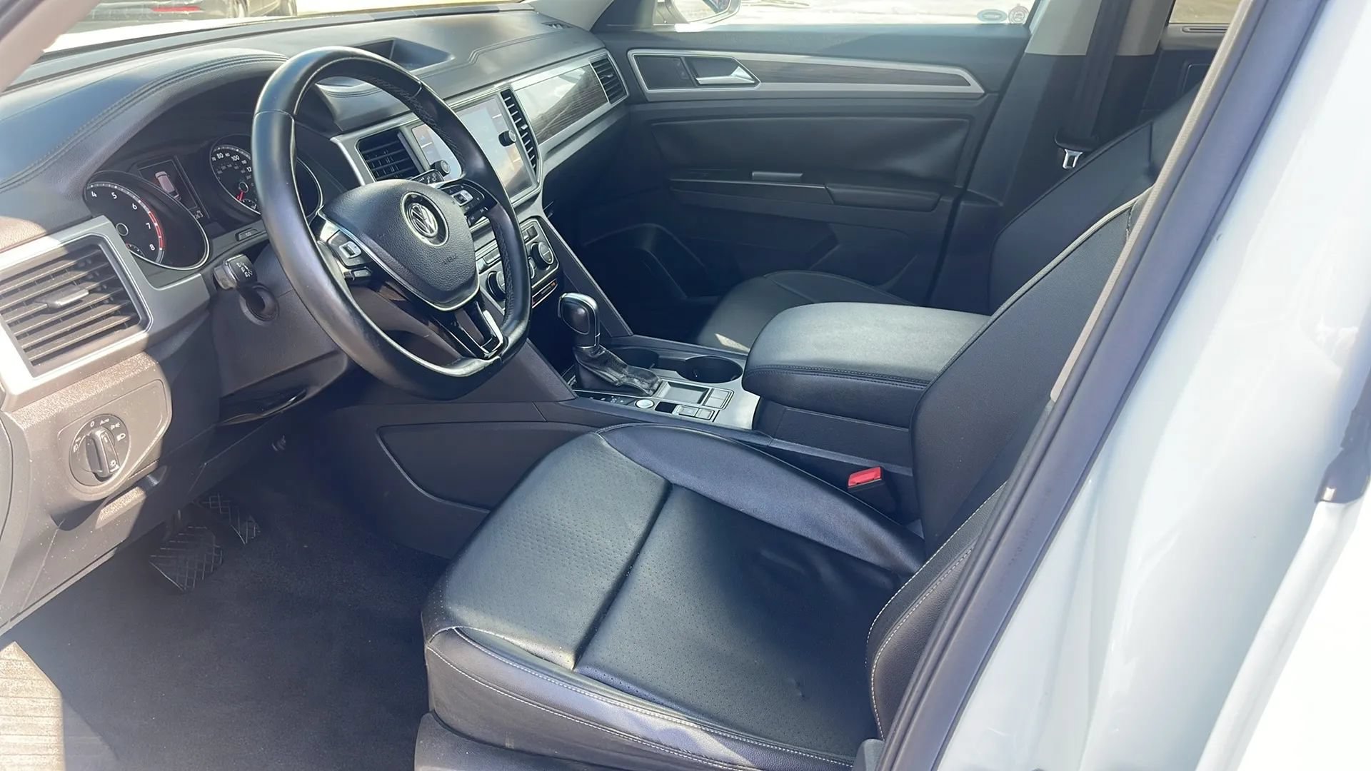 Used 2019 Volkswagen Atlas SE w/ Panoramic Sunroof Package FWD image 19