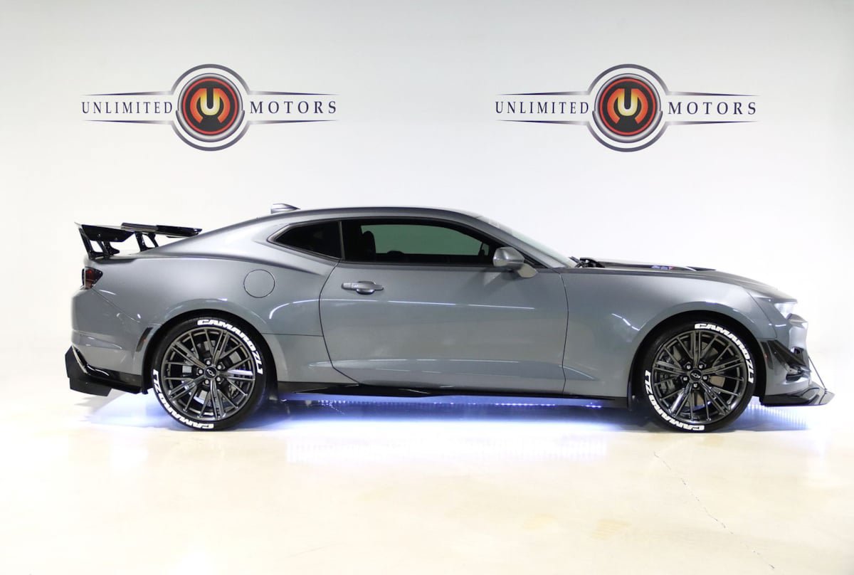 Used 2022 Chevrolet Camaro ZL1 RWD image 8
