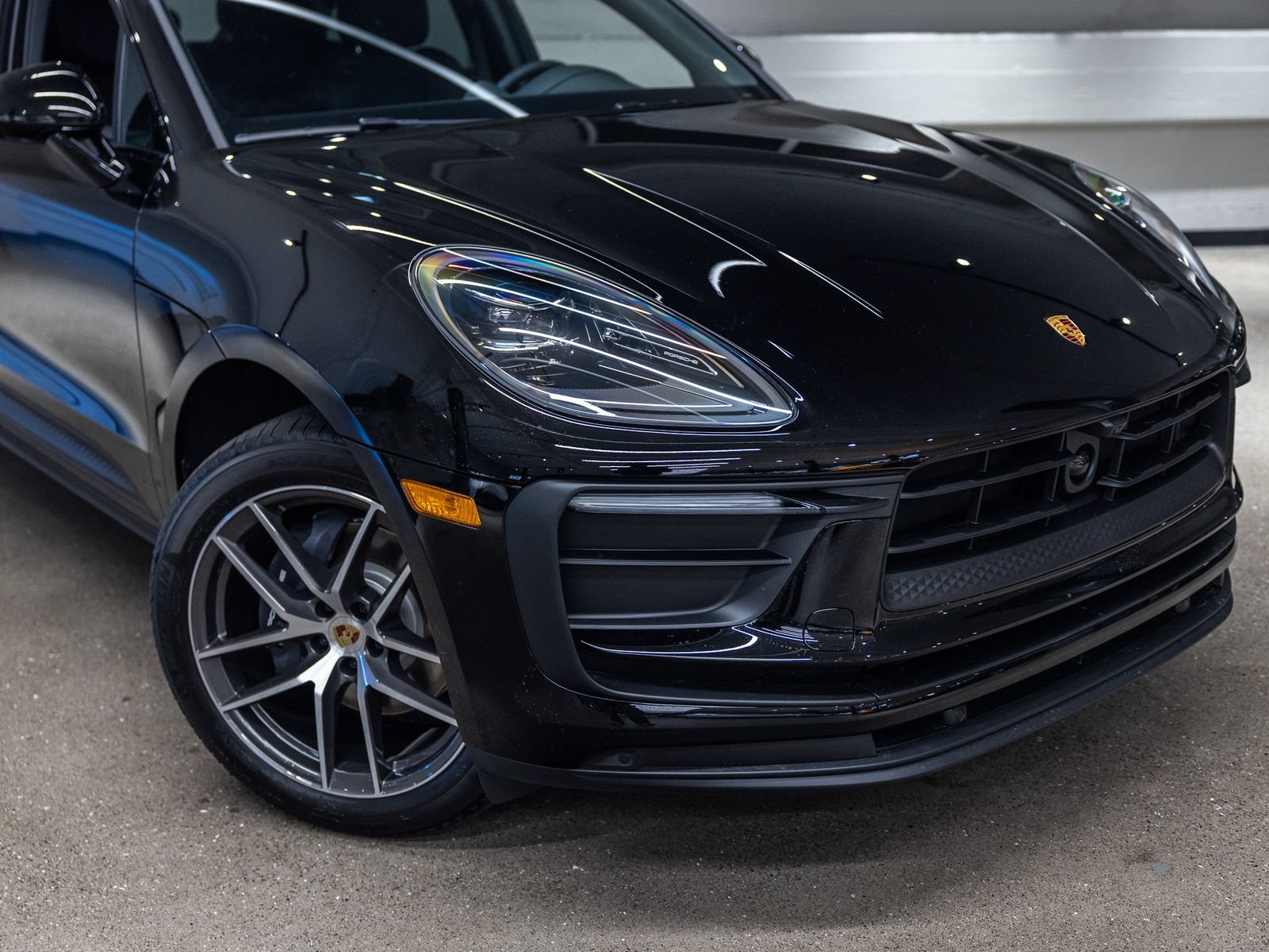 Certified 2026 Porsche Macan AWD/4WD image 17