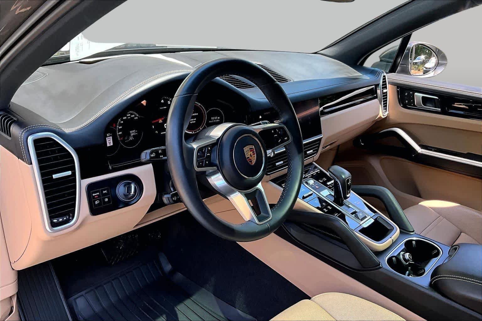 Used 2023 Porsche Cayenne Platinum Edition AWD/4WD image 17