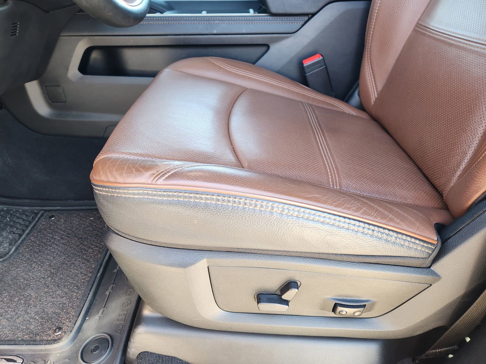 Used 2024 RAM 3500 Limited image 28