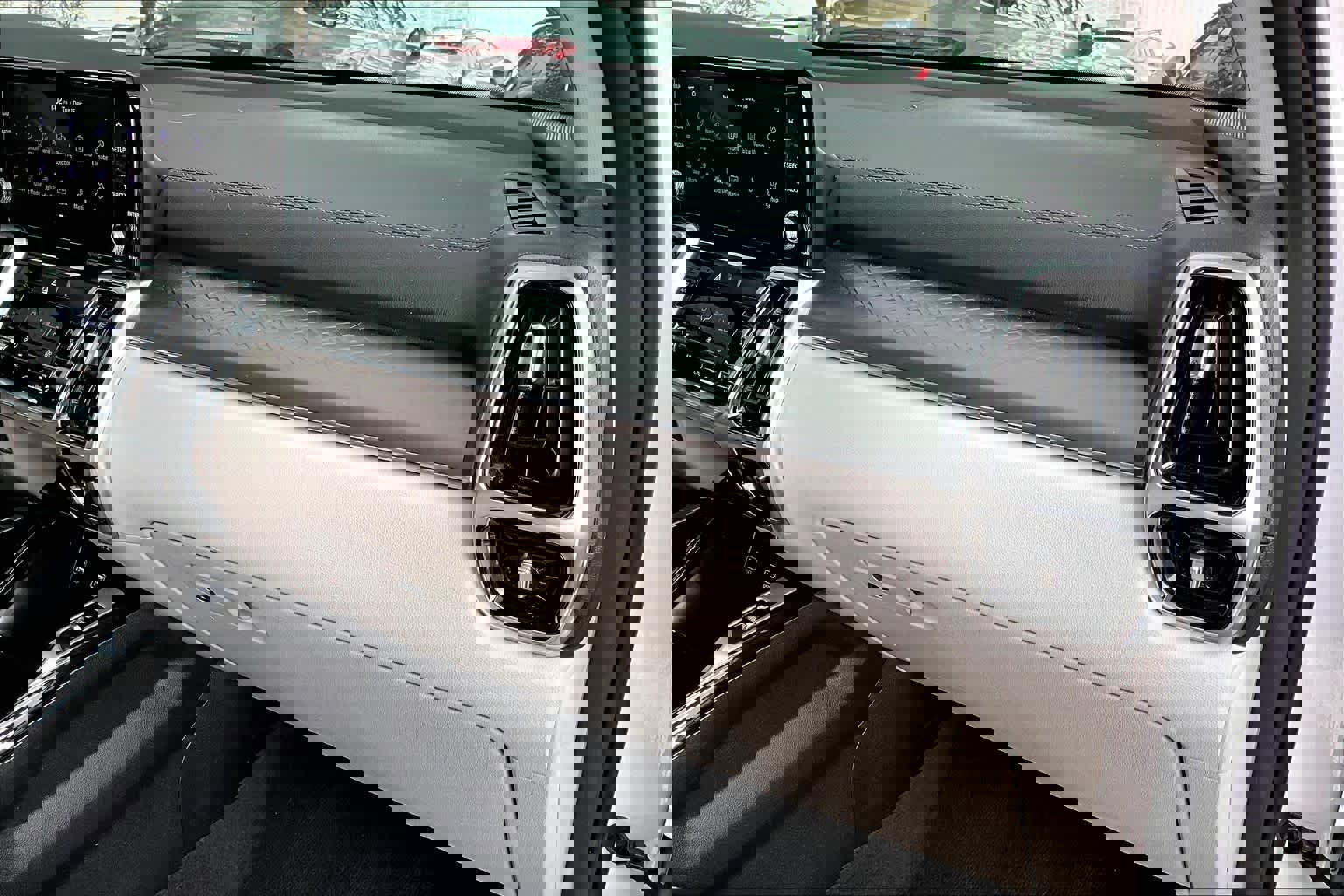 Used 2023 Kia Sorento SX image 18