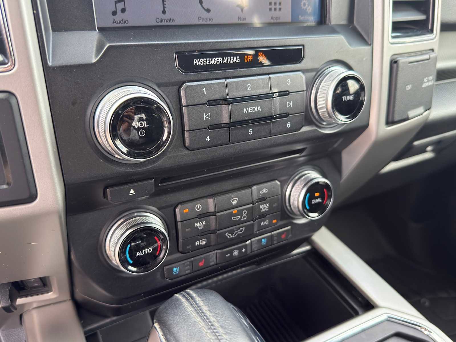 Used 2018 Ford F150 Lariat w/ Equipment Group 502A Luxury image 18