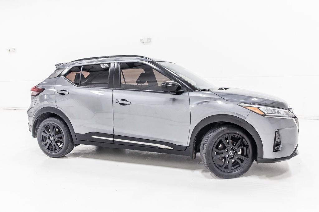 Used 2023 Nissan Kicks SR image 9