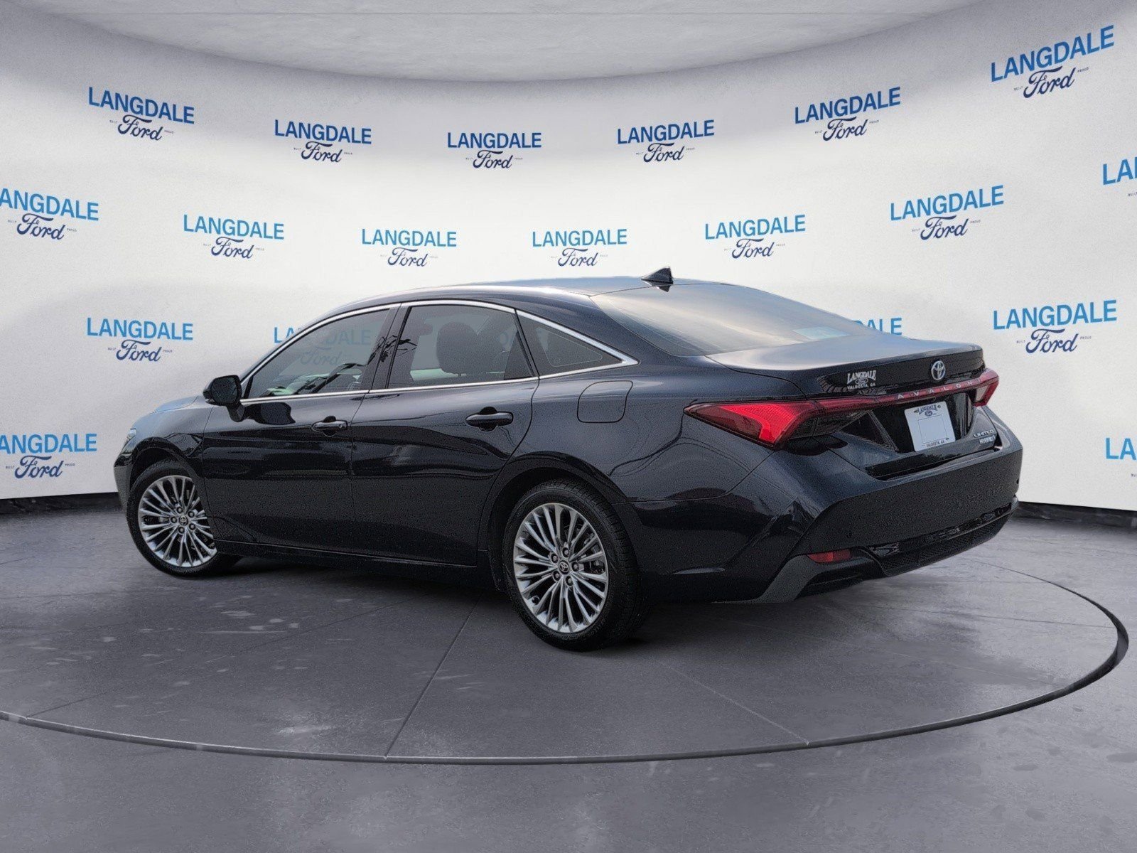 Used 2022 Toyota Avalon Limited w/ Advanced Safety Package FWD image 9
